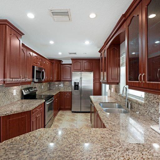 Building Photo - 230 SW 30th Ave