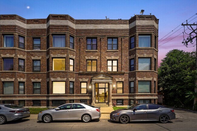 Building Photo - 348 E 41st St