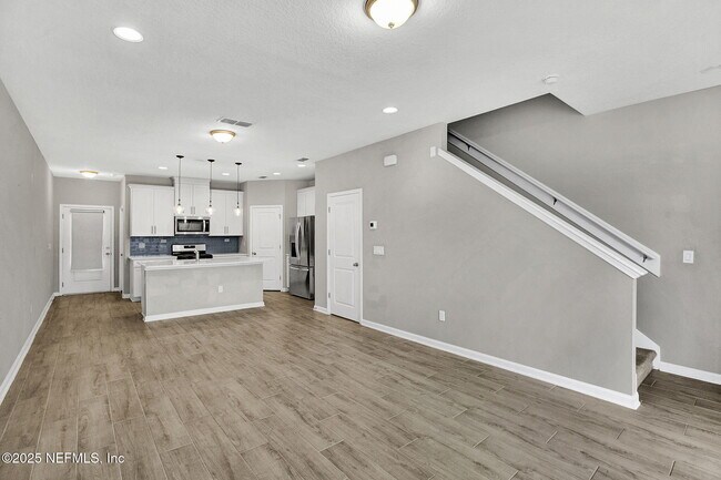 Building Photo - 469 Brandon Lks Dr