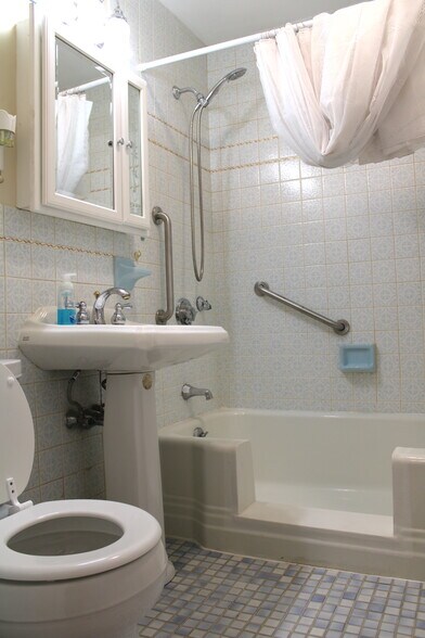 Building Photo - 11 Central Ave