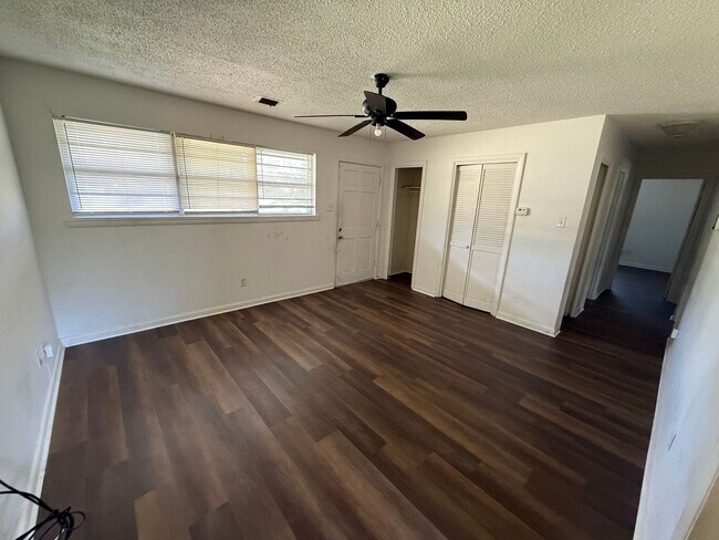 Building Photo - 3404 Violet Dr