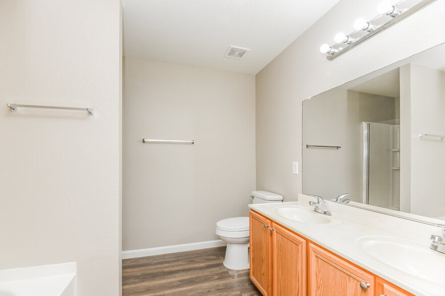 Building Photo - 4936 Water Ridge Ln