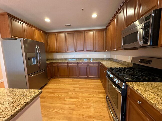 Building Photo - 1501 Glenwood Station Ln