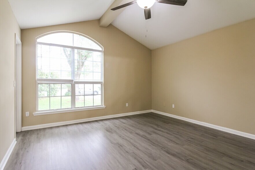 Building Photo - 8028 Bannockburn Dr