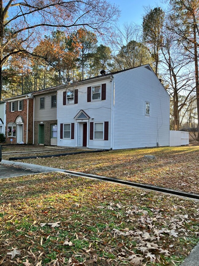 Building Photo - Spacious Townhome in Butner