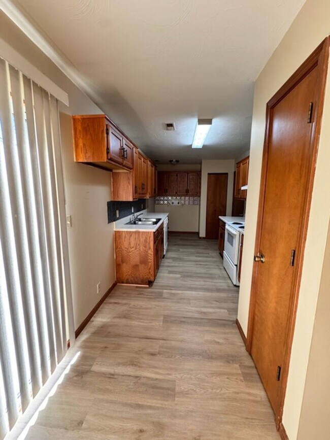 Building Photo - NEW LISTING 2 bed duplex in Albion, IN!