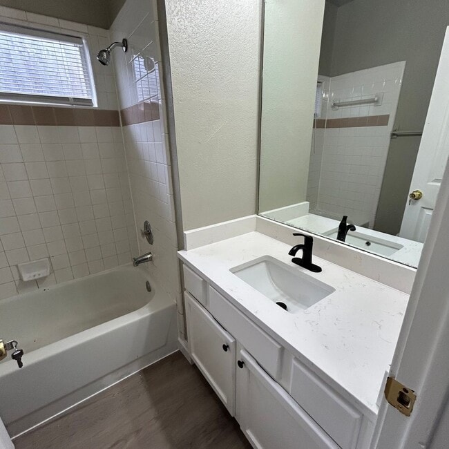 Building Photo - 1217 Armadillo Rd