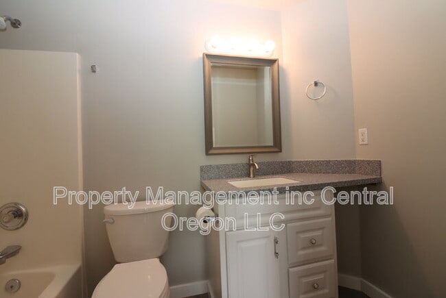 Building Photo - 1472 NE Whisper Ridge Dr