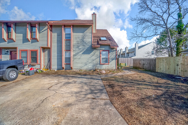 Building Photo - 1430 Woodscape Ln