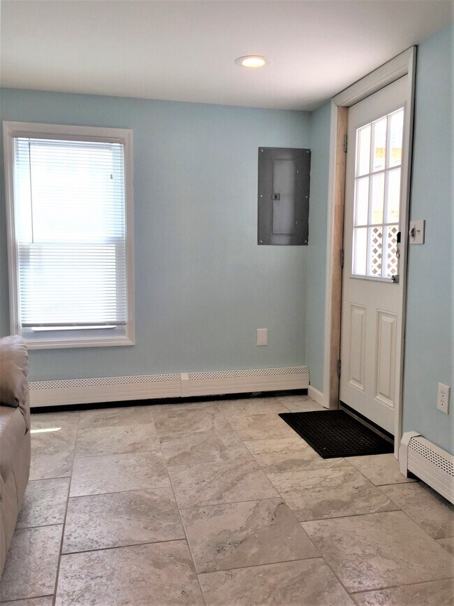 Building Photo - 44 Hancock Ave