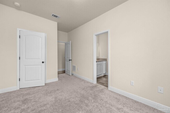 Building Photo - 5069 Peach Dr