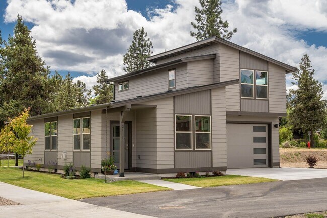 Building Photo - Newer 3 Bed/2 Bath Construction on Bend's Eastside - Cessna Drive