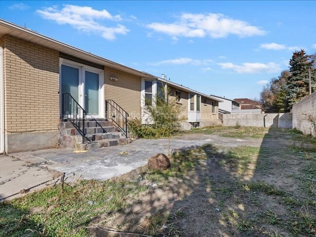 Building Photo - 6837 S Creekcove Way