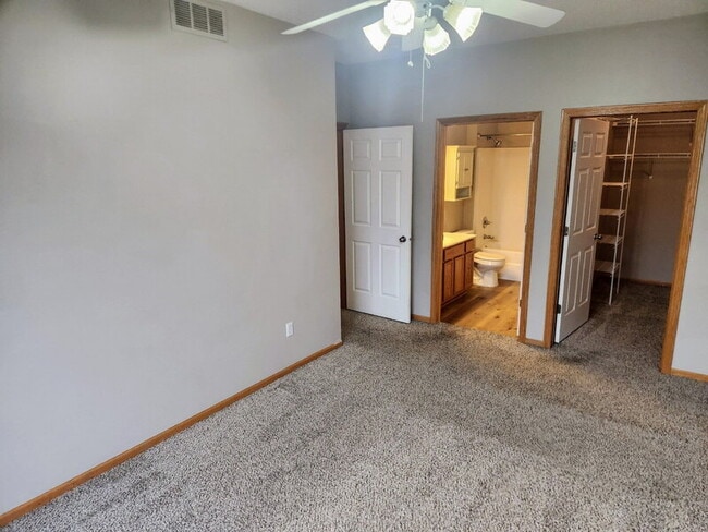 Building Photo - 1320 SE Florence Dr