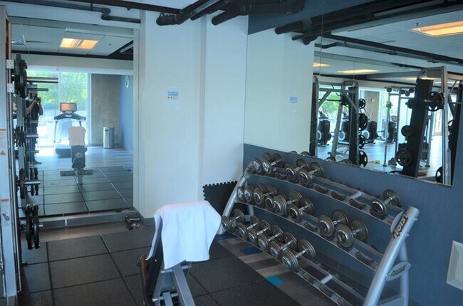 Building Photo - 400 W Peachtree St NW