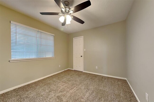 Building Photo - 24826 Baywick Dr