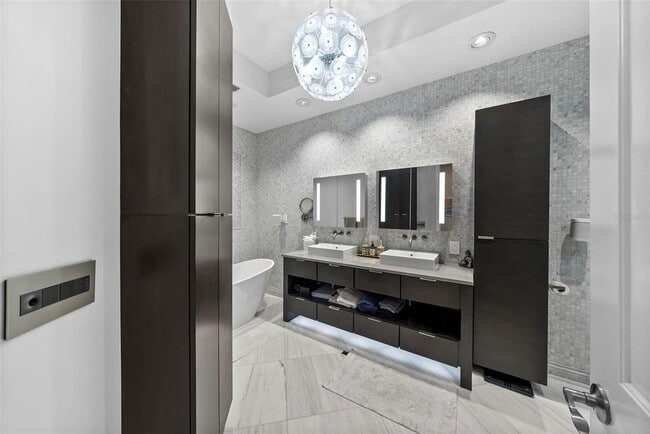 Building Photo - 449 S 12th St