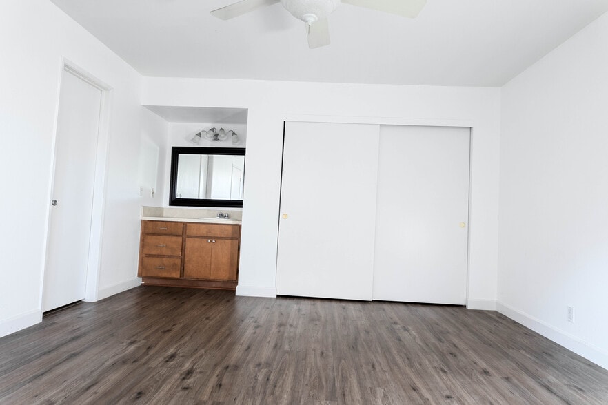 Building Photo - 4928 Narragansett Ave