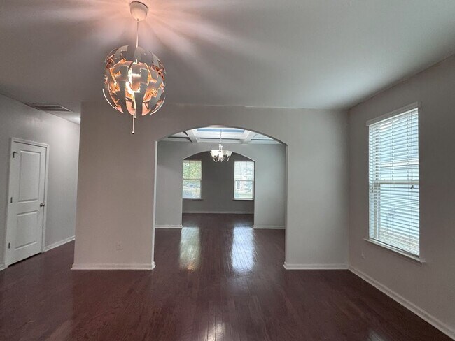 Building Photo - Magnificent Two Story Four Bedroom Home in Northeast Columbia!