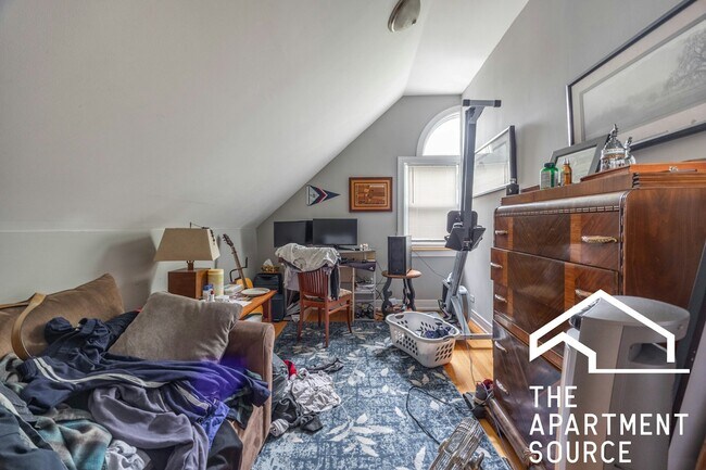 Building Photo - 3023 N Oakley Ave