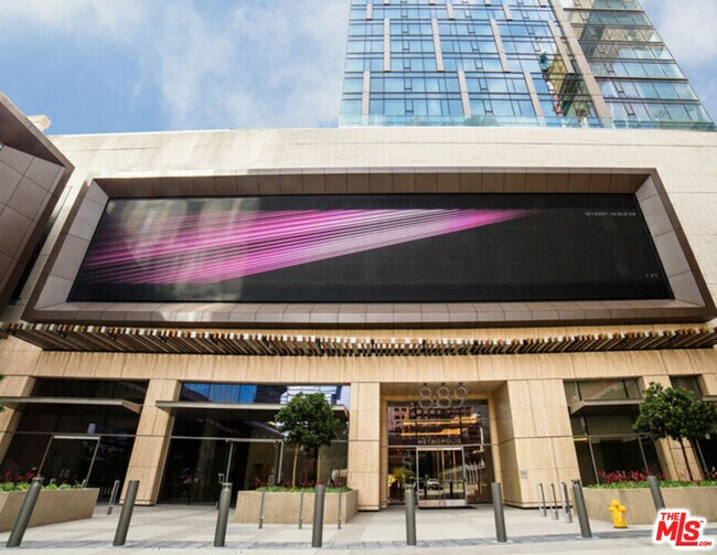 Building Photo - 889 Francisco St