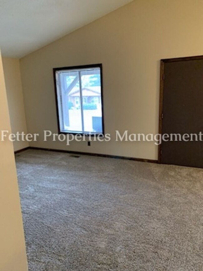 Building Photo - 6566 Heathervale Ct
