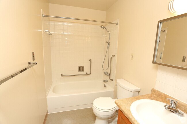 Building Photo - 2100 Greentree N