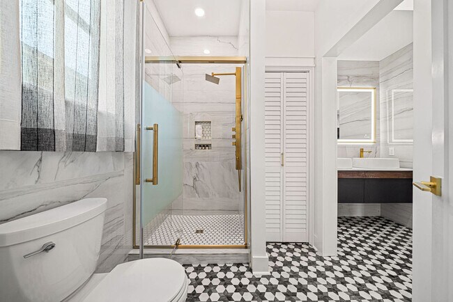 Building Photo - 20 St Francis Dr S