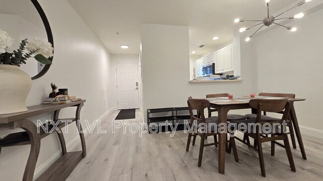 Building Photo - 9440 Ivy Brook Run