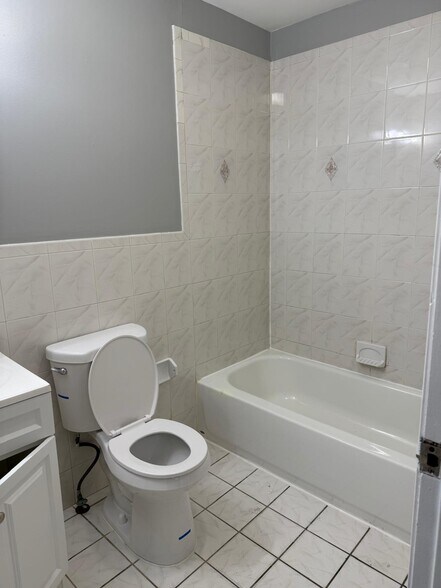 Building Photo - 535 S 18th St