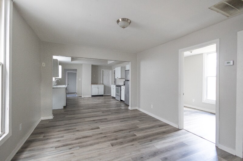 Building Photo - 2028 Lexington Ave