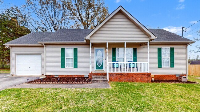 Building Photo - 2553 Hillingdon Dr