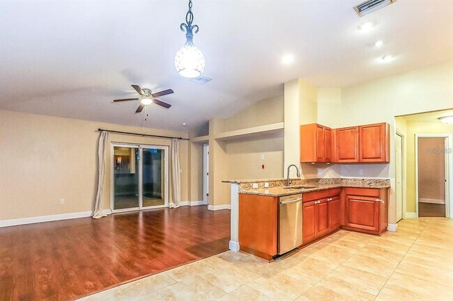 Building Photo - 3837 Lockridge Dr