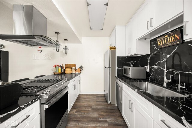 Building Photo - 1360 Cabrillo Park Dr