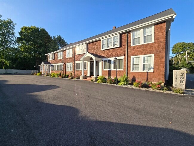 Building Photo - 288 Pleasant St