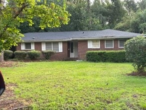 Building Photo - 2105 Azalea Dr
