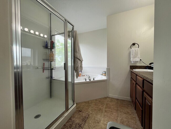 Building Photo - 2049 S Meadow Marsh Dr