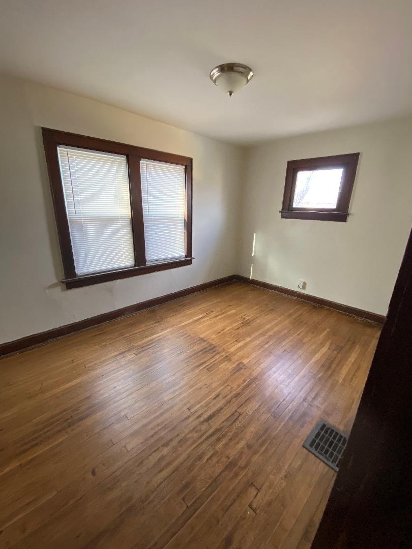 Building Photo - 472 E Maynard Ave