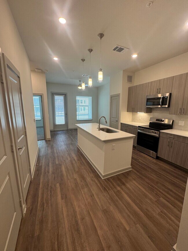 Building Photo - 1000 Persimmon Dr