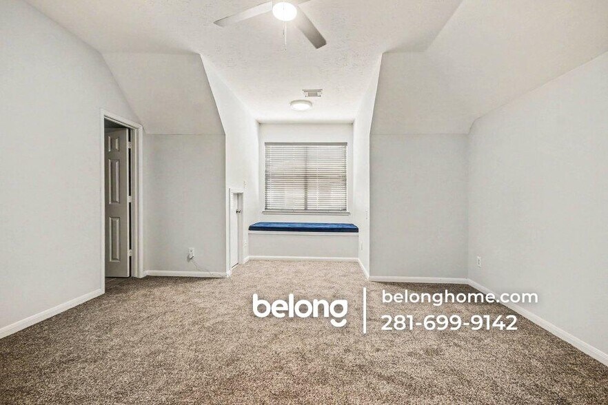 Building Photo - 2855 Everett Dr