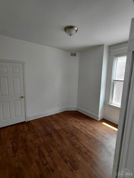 Building Photo - 15 Bertus St
