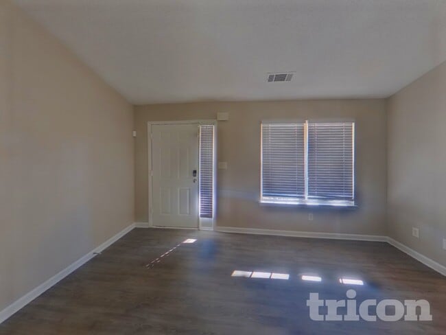 Building Photo - 2024 Meadow Glen Cir