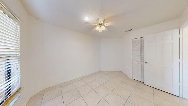 Building Photo - 704 49th St E