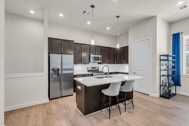 Building Photo - 144 Knightsbridge Park Ln