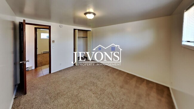 Building Photo - 210 S 40th Ave