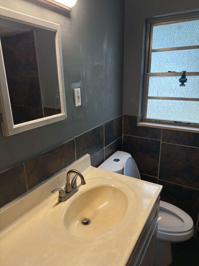 Building Photo - 5998 Bermuda Dr