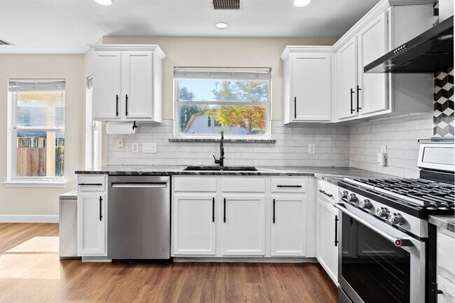 Building Photo - 1405 Ty Cobb Pl