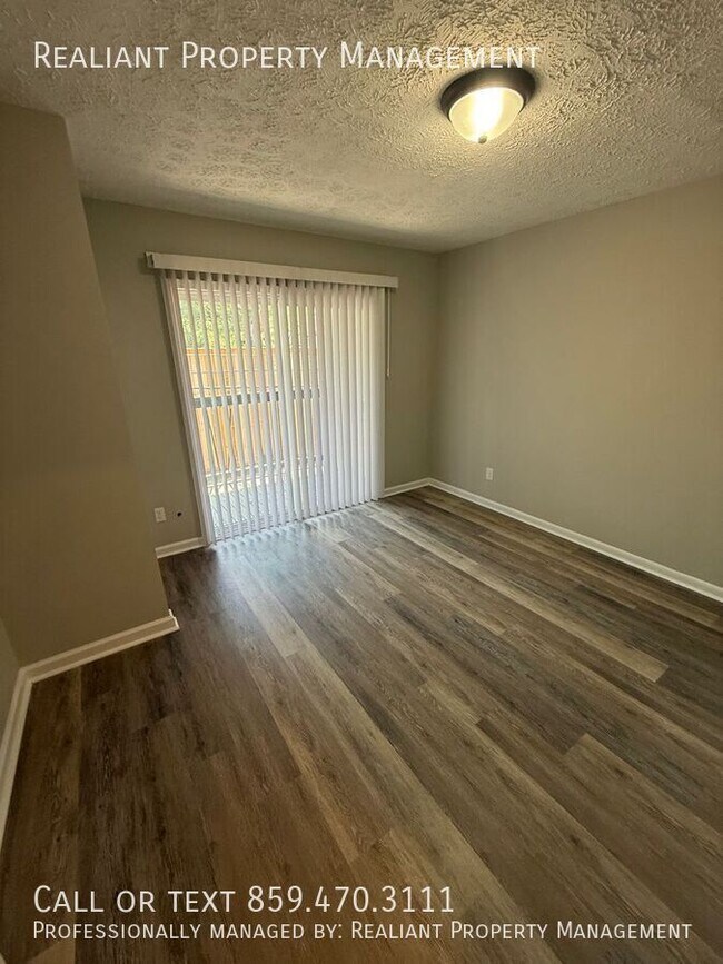 Building Photo - 209 Lakeshore Dr