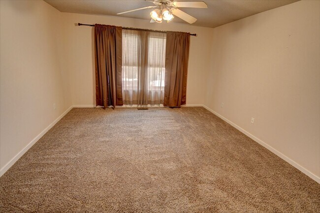 Building Photo - 4 Bedroom Home in Rio Rancho