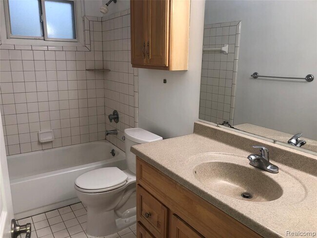 Building Photo - 18633 Negaunee